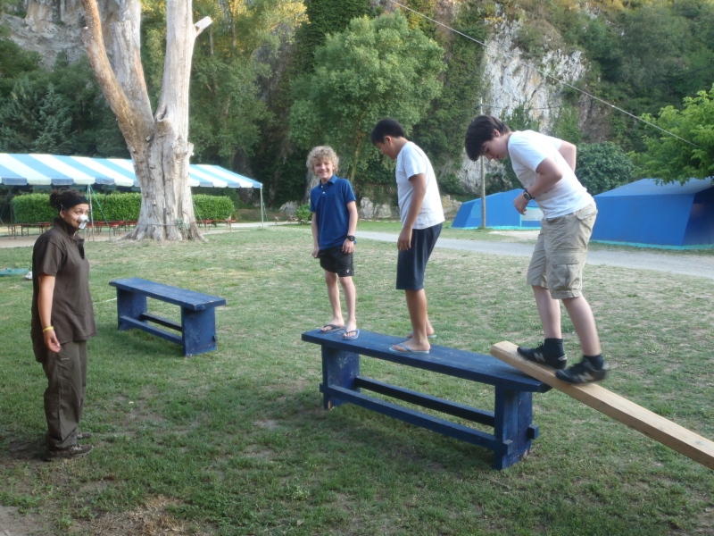Village Camps International Summer Camp Ard&egrave;che, France 2019-07-26 https://www.villagecamps.com/journals_admin/images/13-34-Team work for a clue.jpg
